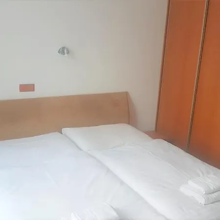Student House Apart-hotel *