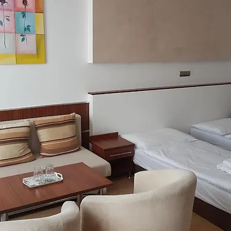 Student House Apartahotel *
